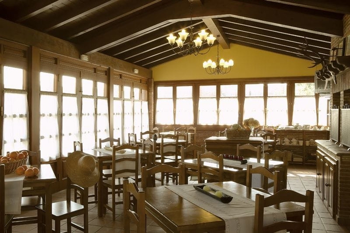 Imagen del bar/restaurante del Hostal Posada Punta Ballota. Foto 2