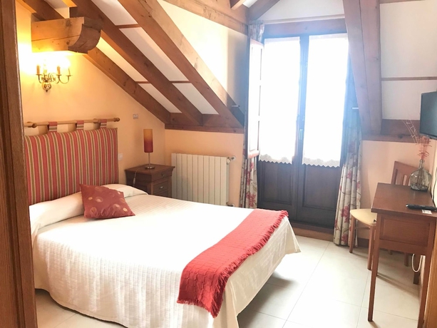 Imagen de la habitación del Hostal Posada Rural La Cabaña De Salmon. Foto 5