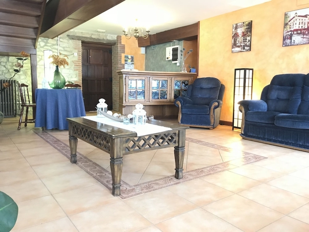 Imagen de los interiores del Hostal Posada Rural La Cabaña De Salmon. Foto 13