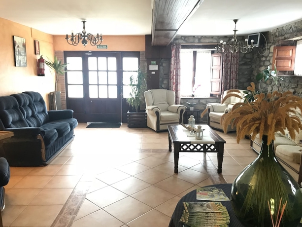 Imagen de los interiores del Hostal Posada Rural La Cabaña De Salmon. Foto 14