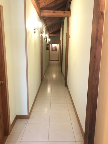 Imagen de los interiores del Hostal Posada Rural La Cabaña De Salmon. Foto 16