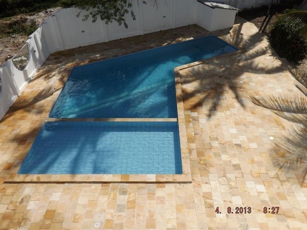 Imagen de la piscina del Hostal Pousada Vila Do Galo. Foto 19