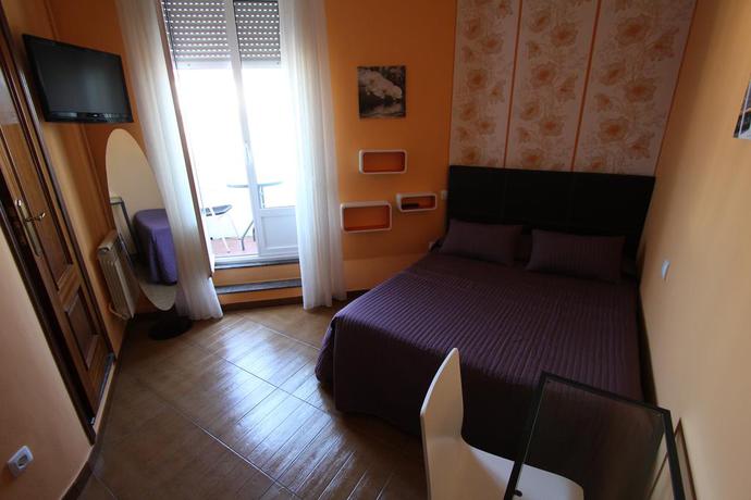Imagen de la habitación del Hostal Pr Plaza De Galicia. Foto 2