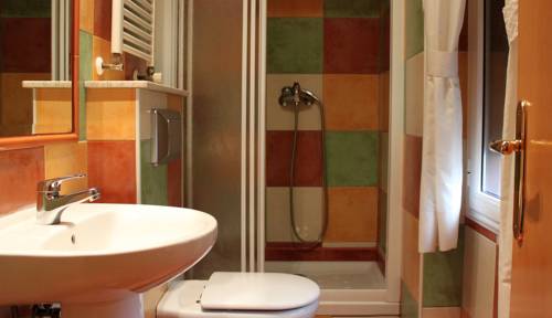 Imagen de la habitación del Hostal Prada Borges. Foto 6