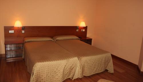 Imagen de la habitación del Hostal Prada Borges. Foto 10