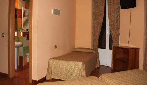 Imagen de la habitación del Hostal Prada Borges. Foto 14