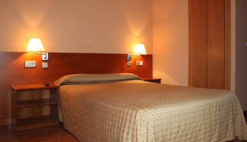 Imagen de la habitación del Hostal Prada Borges. Foto 15