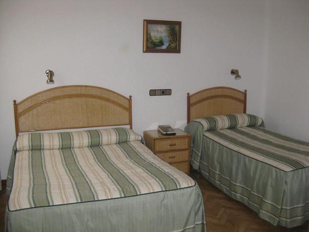 Imagen de la habitación del Hostal Prada, Madrid. Foto 4