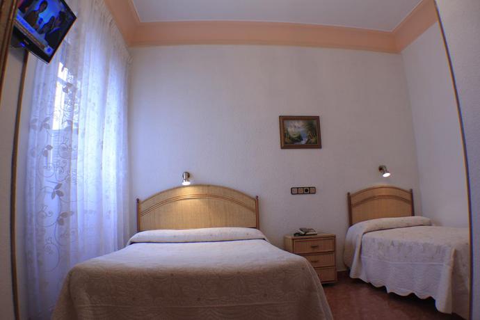 Imagen de la habitación del Hostal Prada, Madrid. Foto 6