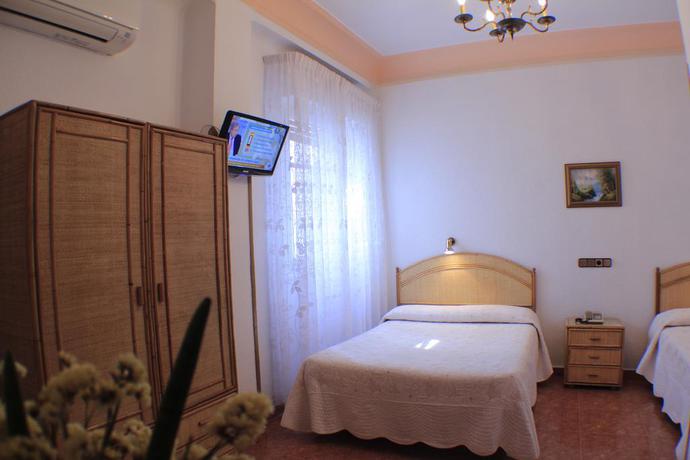 Imagen de la habitación del Hostal Prada, Madrid. Foto 8