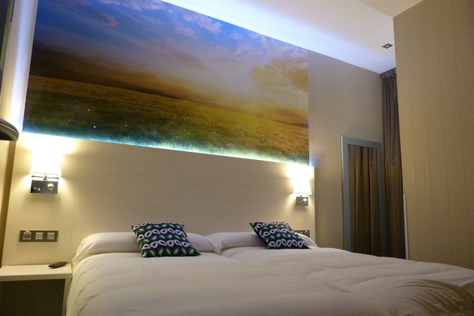 Imagen de la habitación del Hostal Prado, Barrio de las Letras. Foto 6