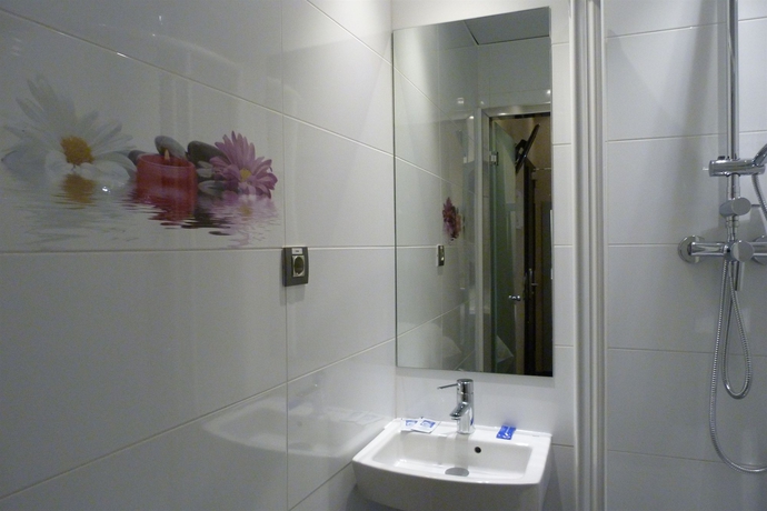 Imagen de la habitación del Hostal Prado, Barrio de las Letras. Foto 10