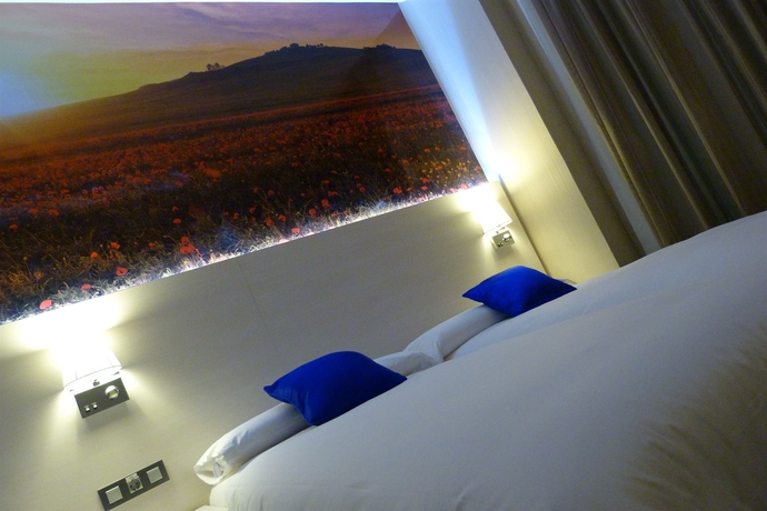 Imagen de la habitación del Hostal Prado, Barrio de las Letras. Foto 13