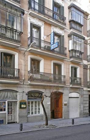 Imagen de los exteriores del Hostal Prim, Chueca. Foto 8