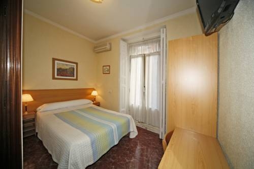 Imagen de los exteriores del Hostal Prim, Chueca. Foto 10