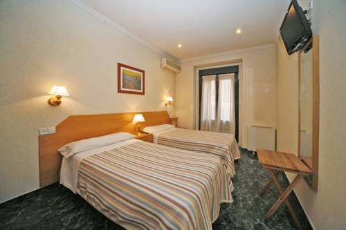 Imagen de los exteriores del Hostal Prim, Chueca. Foto 11