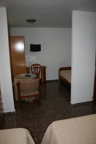 Imagen de la habitación del Hostal Puente De Piedra. Foto 8