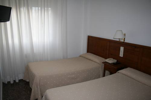 Imagen de la habitación del Hostal Puente De Piedra. Foto 9