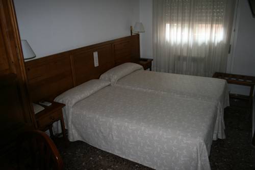 Imagen de la habitación del Hostal Puente De Piedra. Foto 10