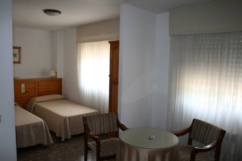 Imagen de la habitación del Hostal Puente De Piedra. Foto 11