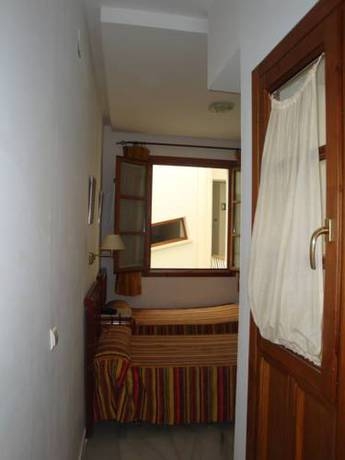 Imagen general del Hostal Puerta Carmona. Foto 6