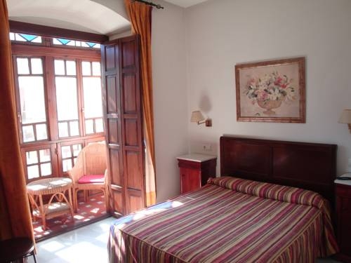 Imagen general del Hostal Puerta Carmona. Foto 7