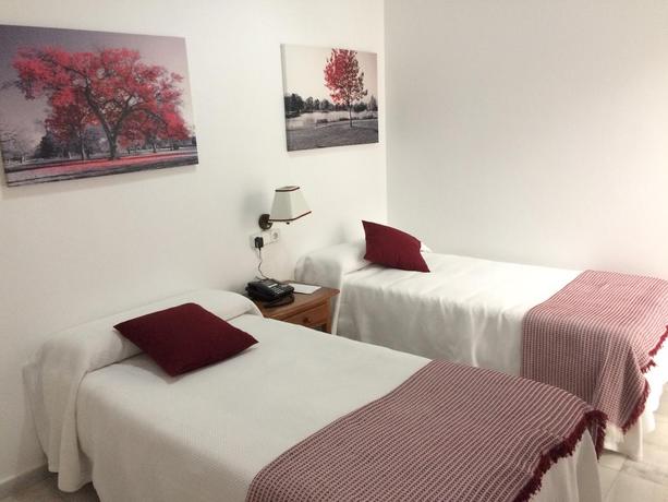 Imagen general del Hostal Puerta De Arcos. Foto 15