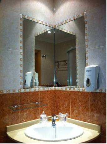 Imagen de la habitación del Hostal Puerta La Villa. Foto 7