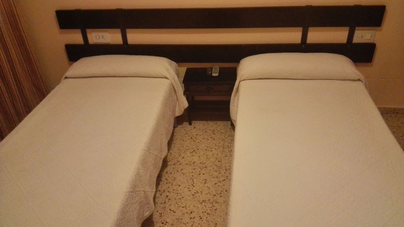 Imagen de la habitación del Hostal Puerta de Teruel. Foto 7