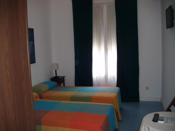 Imagen de la habitación del Hostal Puerta del Sol Rooms. Foto 2