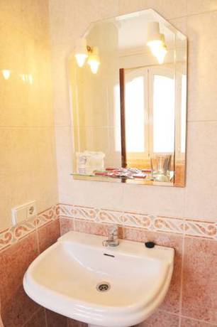 Imagen de la habitación del Hostal Puerto Lepe. Foto 9