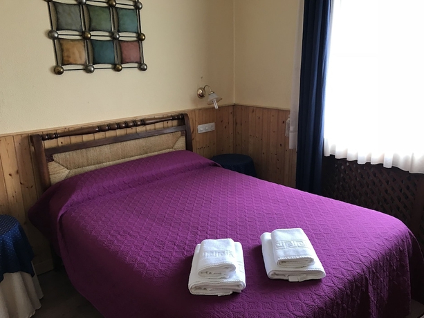 Imagen de la habitación del Hostal Puerto, Somosierra. Foto 2