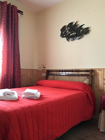 Imagen de la habitación del Hostal Puerto, Somosierra. Foto 3