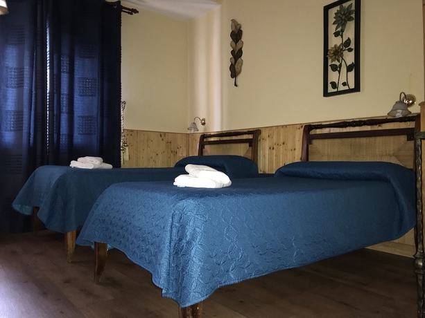 Imagen de la habitación del Hostal Puerto, Somosierra. Foto 4