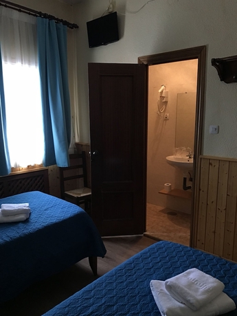 Imagen de la habitación del Hostal Puerto, Somosierra. Foto 5