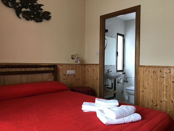 Imagen de la habitación del Hostal Puerto, Somosierra. Foto 6