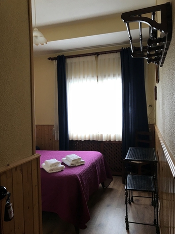 Imagen de la habitación del Hostal Puerto, Somosierra. Foto 8