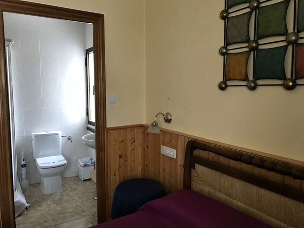 Imagen de la habitación del Hostal Puerto, Somosierra. Foto 10