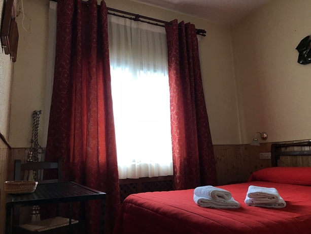 Imagen de la habitación del Hostal Puerto, Somosierra. Foto 11