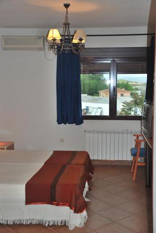 Imagen general del Hostal Q Albares. Foto 9