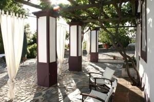 Imagen de los exteriores del Hostal Quinta da Dourada. Foto 9