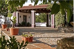 Imagen de los exteriores del Hostal Quinta da Dourada. Foto 10