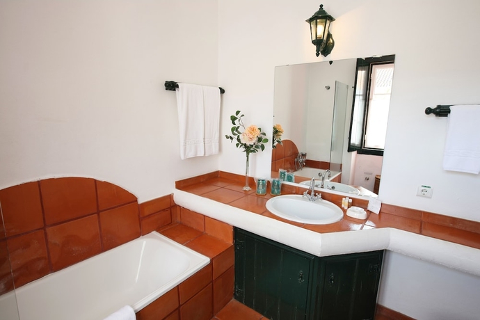 Imagen de la habitación del Hostal Quinta da Praia das Fontes. Foto 15