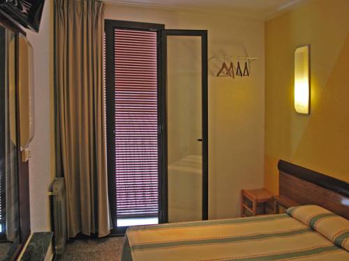 Imagen de la habitación del Hostal Radio, Plaza Catalunya. Foto 6