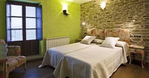 Imagen de la habitación del Hostal Raices, Puebla de Sanabria. Foto 5