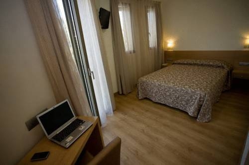 Imagen general del Hostal Rambla, Sant Boi de Llobregat. Foto 10