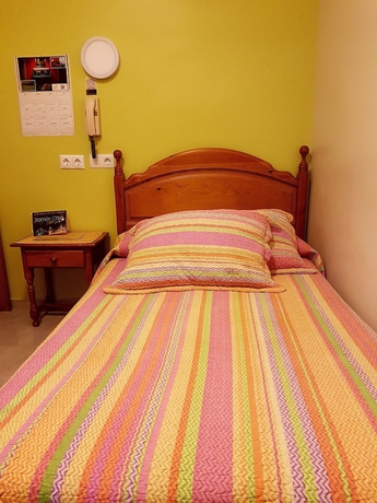 Imagen de la habitación del Hostal Ramón Y Cajal. Foto 2