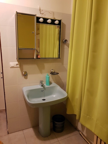 Imagen de la habitación del Hostal Ramón Y Cajal. Foto 3