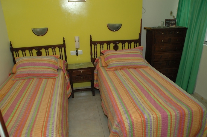 Imagen de la habitación del Hostal Ramón Y Cajal. Foto 6