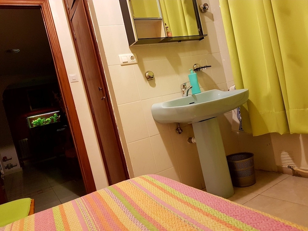 Imagen de la habitación del Hostal Ramón Y Cajal. Foto 16